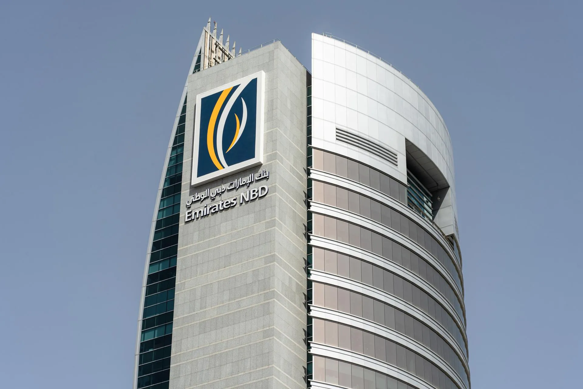 الإمارات دبي الوطني يعتزم طرح أول سندات في الخليج منذ اندلاع الحرب 